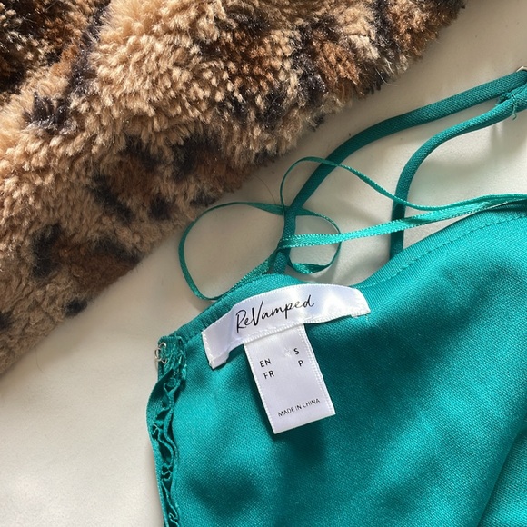 emerald revamped ruched dress - Picture 3 of 4